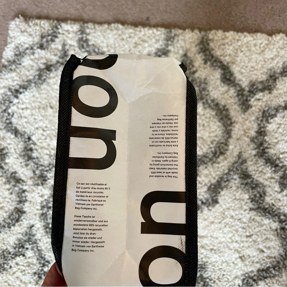 Lululemon small black bag - Picture 5 of 5